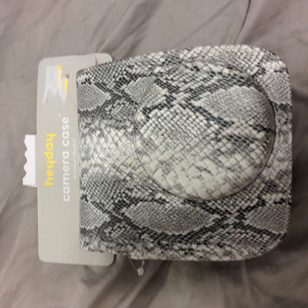 Heyday snake camera case for Instax mini 8/9, magnetic closure, body strap NWT